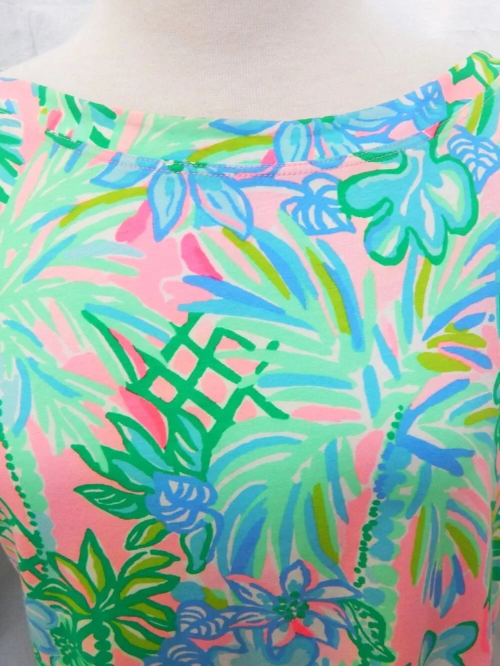Colorful Lilly Pulitzer Top with Vibrant Hand-Painted Print - XL - Picture 3 of 6